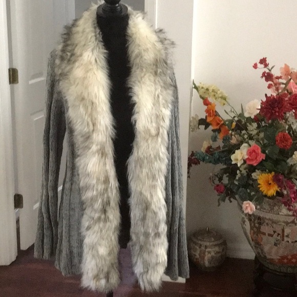 Sweater - Picture 1 of 3